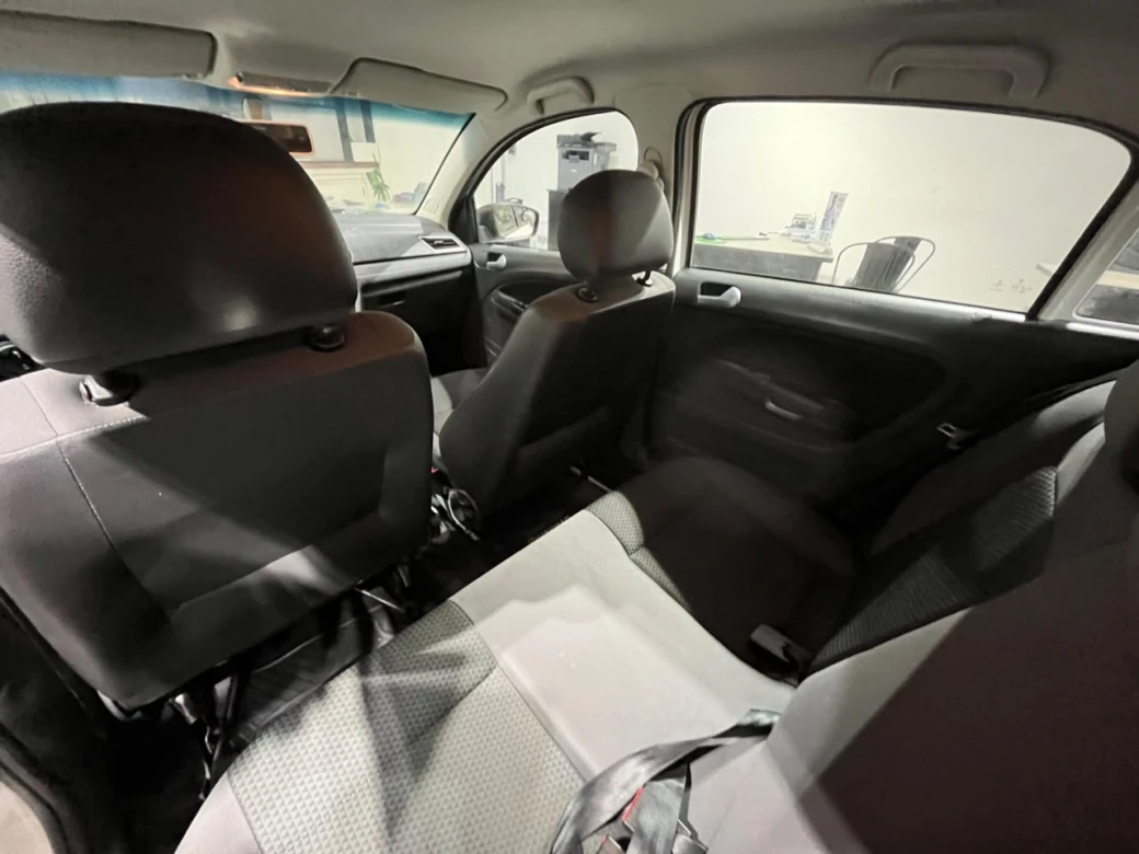 imagen 0 de vehiculo con id 2215